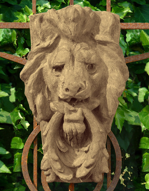 Lion with Wreath