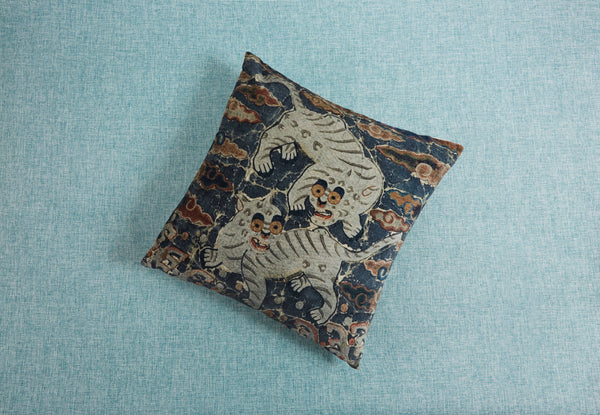 Tiger Velvet Pillow 18"x18"